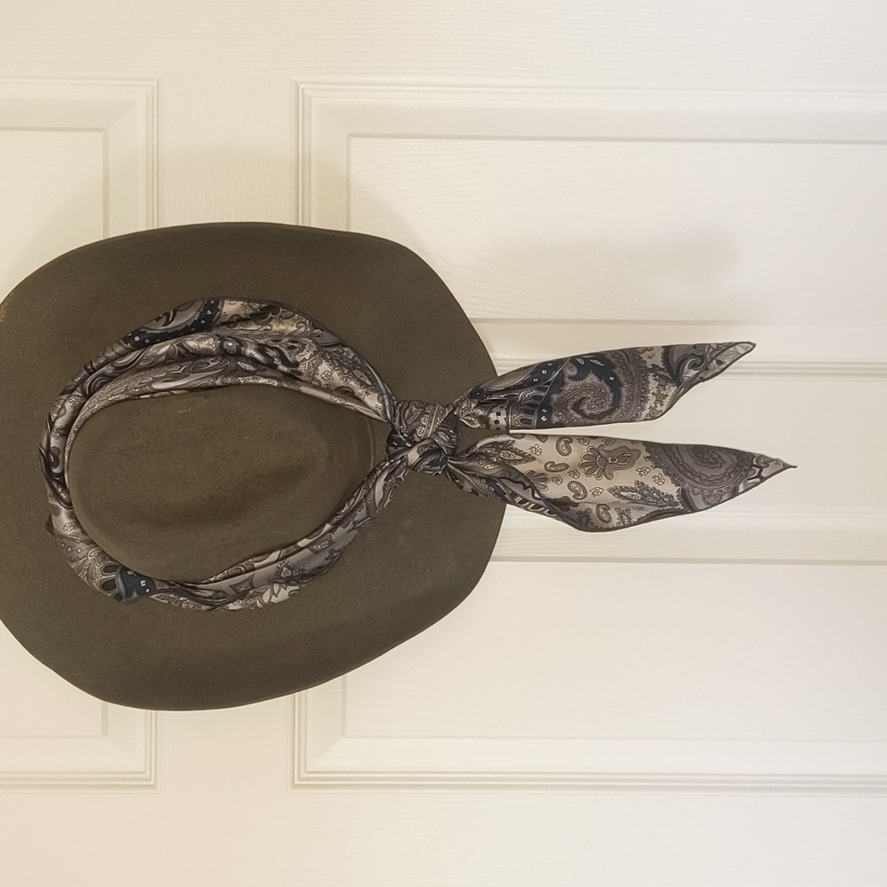 Navy & gray wild rag